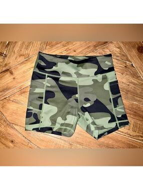 Zyia active light and tight hustle pocket hustle shorts 4” - small / green camo